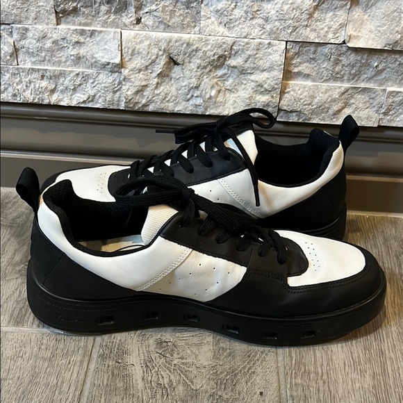 Ecco 720 Street wear Black and White Low-Top Sneakers  size 44 / US 10-10.5 - Picture 6 of 12